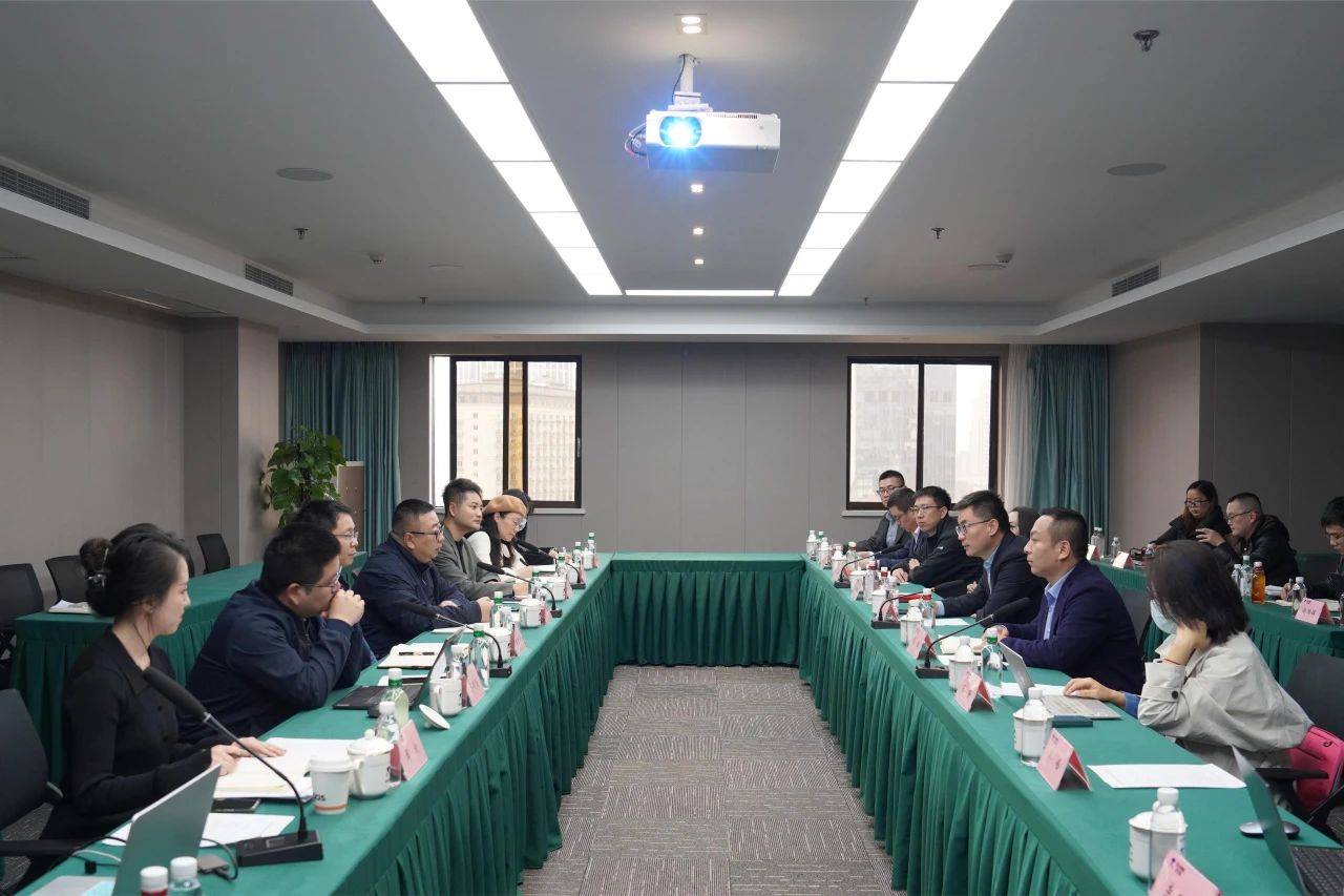 省尊龍凱時(shí)集團(tuán)與內(nèi)蒙古伊利實(shí)業(yè)集團(tuán)舉行座談交流會(huì)