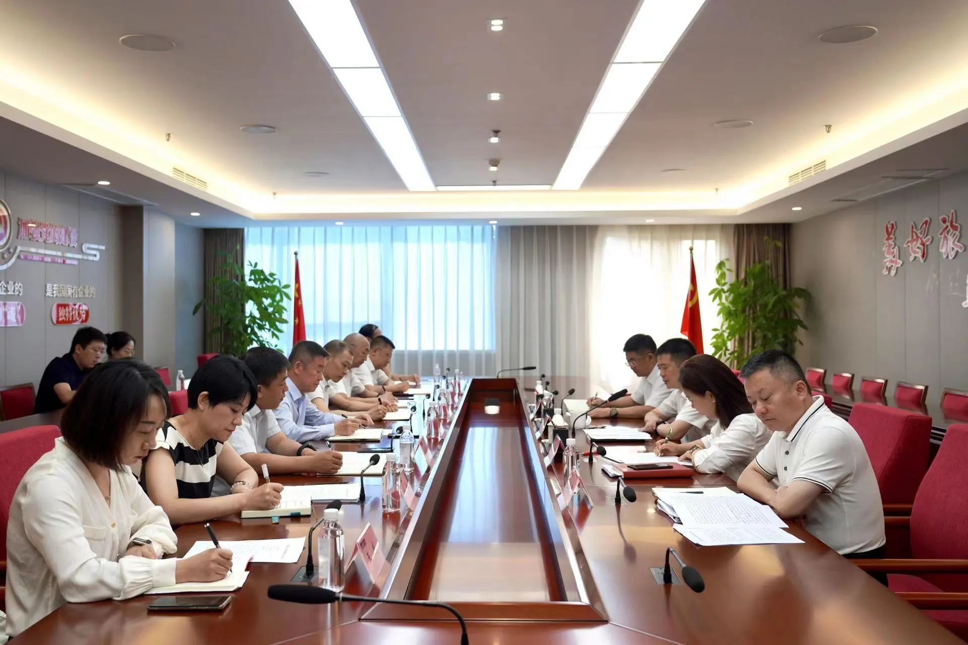 省尊龍凱時(shí)集團(tuán)召開新任職干部任前集體談話會(huì)